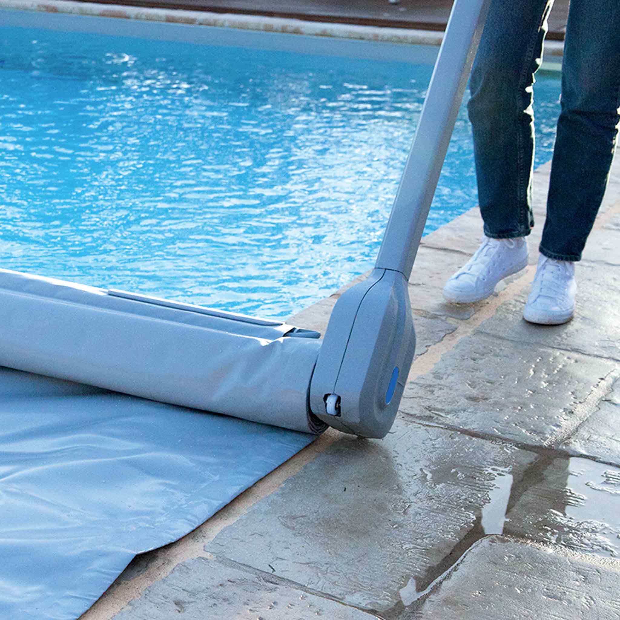 iScoot 700 enrouleur motorisé piscine | Bâche à barres automatique