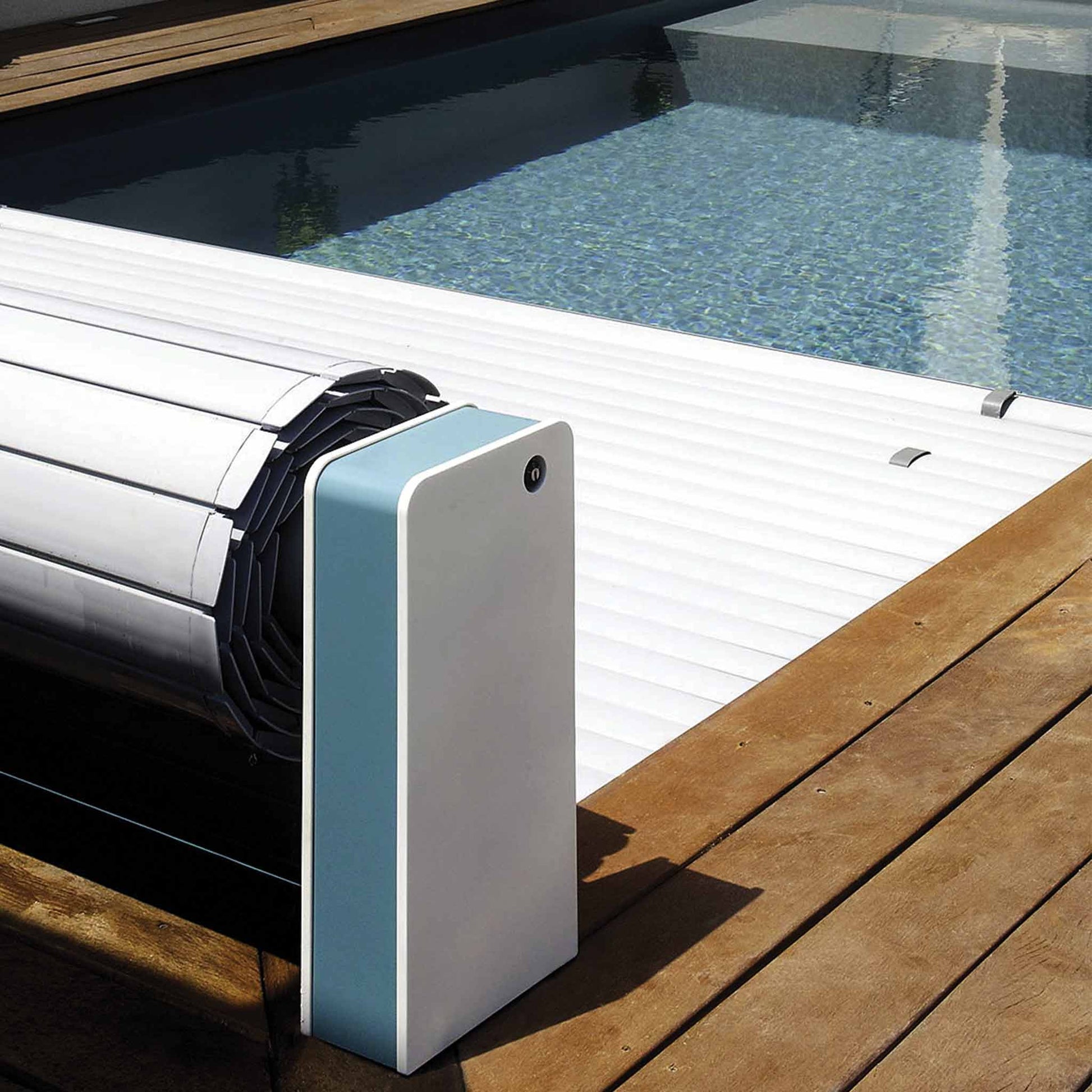 Volet piscine hors sol Sveltea électrique | Sécurité & confort bleu